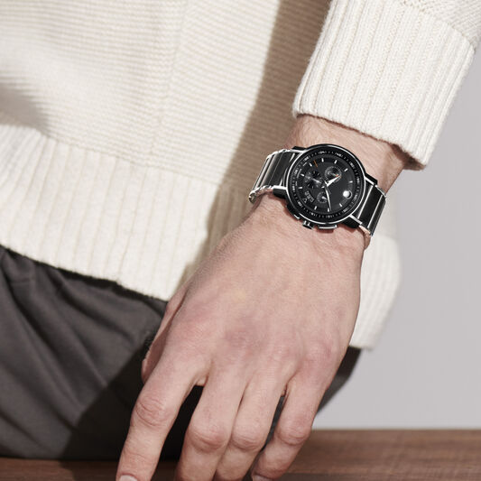 0607006_Wrist_M Movado Strato Chronograph 44mm